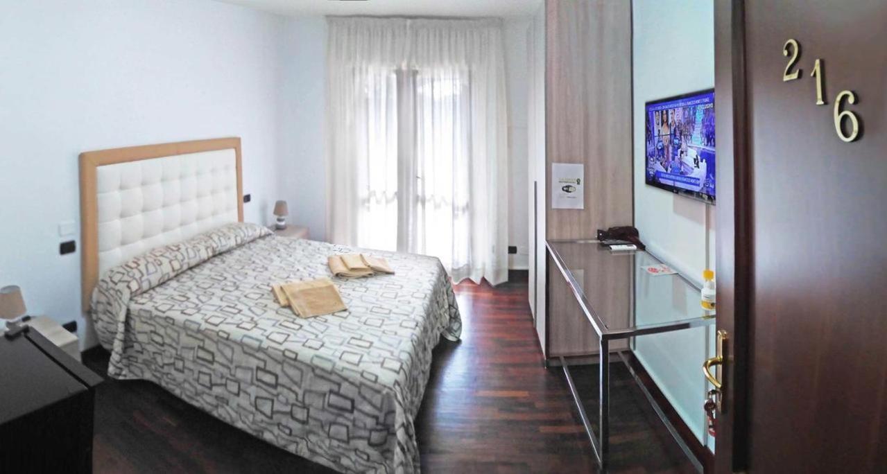 פיומיצ'ינו La Fiera Guesthouse מראה חיצוני תמונה