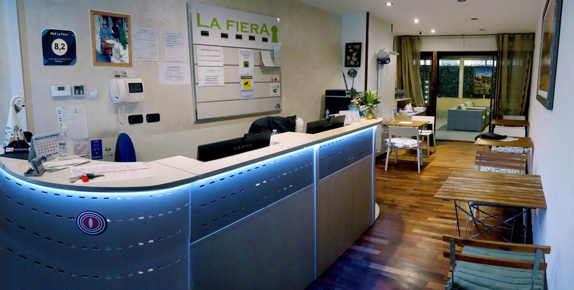 פיומיצ'ינו La Fiera Guesthouse מראה חיצוני תמונה