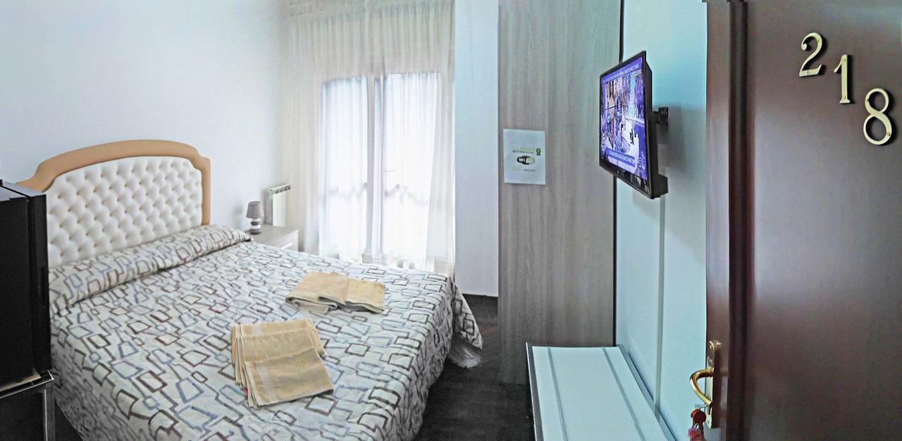 פיומיצ'ינו La Fiera Guesthouse מראה חיצוני תמונה