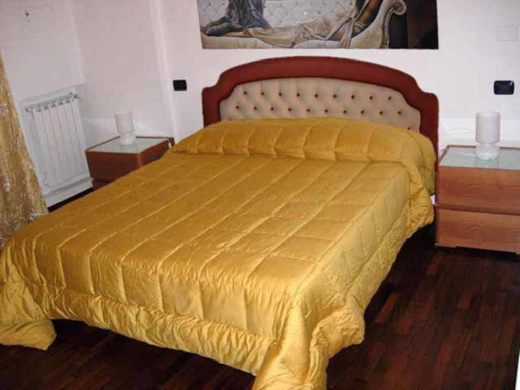 פיומיצ'ינו La Fiera Guesthouse מראה חיצוני תמונה