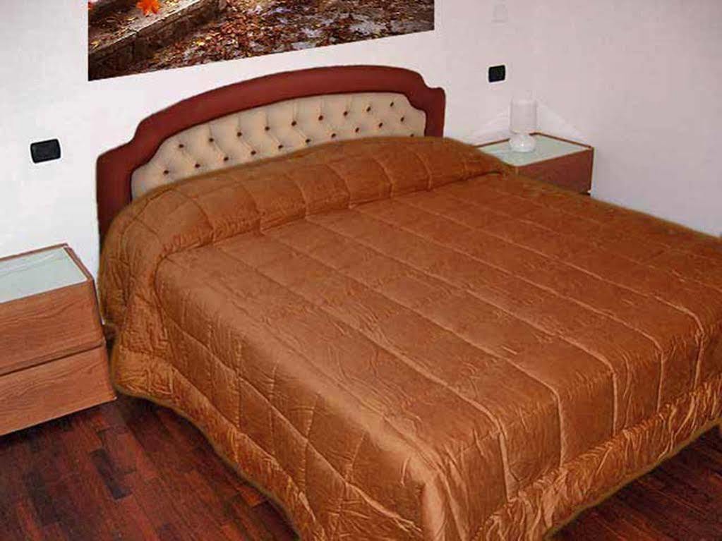 פיומיצ'ינו La Fiera Guesthouse מראה חיצוני תמונה